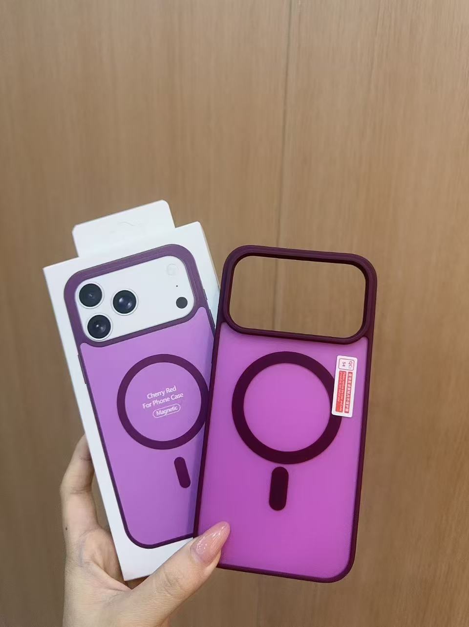 Skin-sensitive color contrast phone case